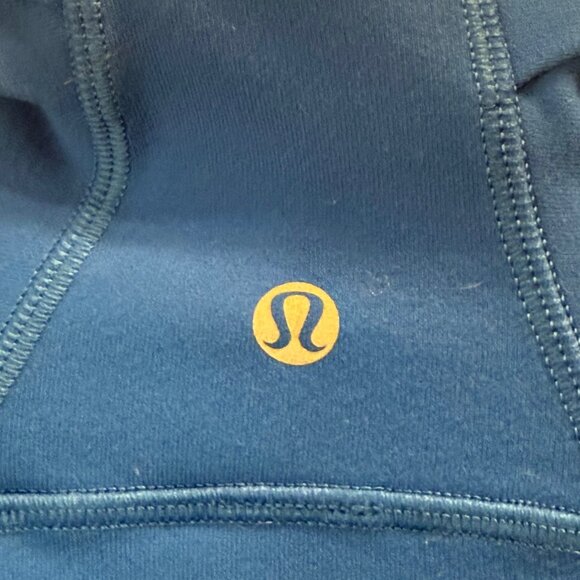 Lululemon Bhakti Yoga jacket. Asymmetrical double zip. Size 6 - Picture 9 of 10